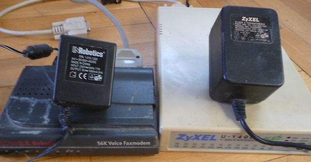 Netzteile und US Robotics Faxmodem