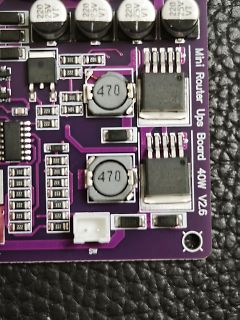 Detailaufnahme einer Mini Router UPS Board Leiterplatte