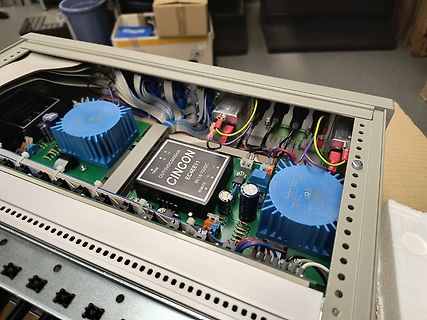 Innenansicht eines Netzteils mit CINCON Modulen