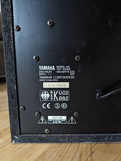 Rückseite eines Yamaha Subwoofers