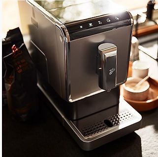Espressomaschine auf Küchentisch