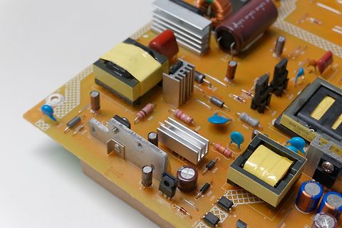 Bestückte Leiterplatte eines Netzteils