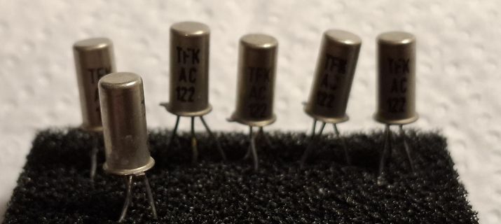 Mehrere TFK AC 122 Transistoren