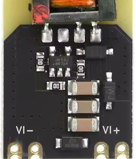 Nahaufnahme einer Leiterplatte mit elektronischen Bauteilen