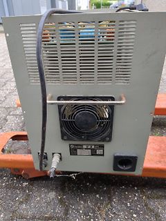 Rückseite eines Iwatec VIX UPS Netzteils