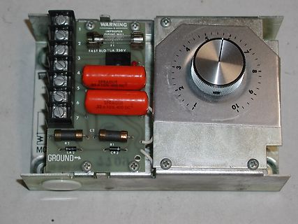 Elektronikmodul mit Potentiometer und Kondensatoren