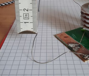 Messung eines dünnen Drahtes mit Lineal
