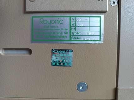 Typenschild eines Royonic Elektronik Geräts