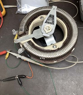 Großer Ringwiderstand mit Messklemmen