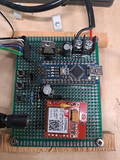 Arduino Nano und SIM800L Modul auf Lochrasterplatine