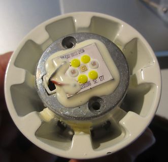 LED-Chip auf Gehäuse einer Leuchtmittel-Komponente