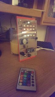 Elektronik-Prototyp mit LEDs und Fernbedienung