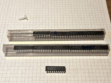 In IC-Fassungen gesetzte integrierte Schaltkreise