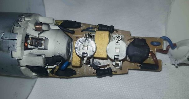 Innenansicht einer Leiterplatte mit Elektromotor