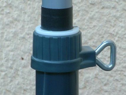 Detail eines Kunststoffteils mit Metallring