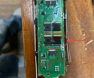 Foto einer Leiterplatte mit integrierten Chips