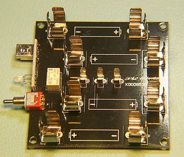 Leiterplatte mit Batteriekontakten und USB-Anschluss