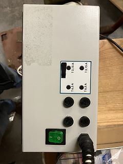 Gehäuse eines Netzteils mit Anschlüssen