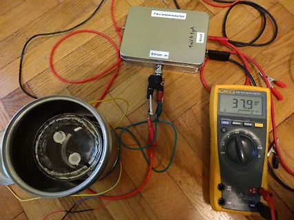 Messaufbau mit Pikoamperemeter und Multimeter