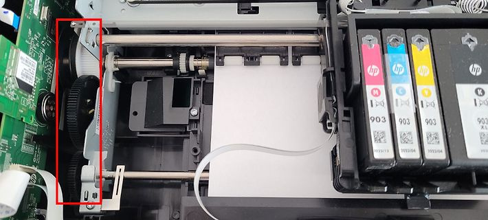 Innenansicht eines HP Tintenstrahl-Druckers mit Patronen