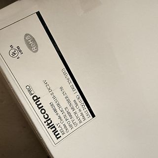 Aufkleber eines Multicomp Pro Relais