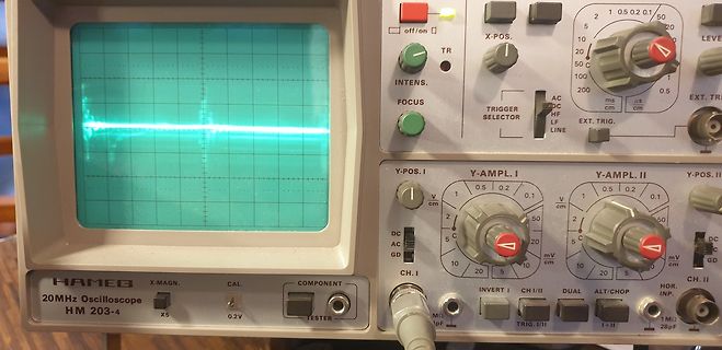Hameb HM 203-4 Oszilloskop mit Signal