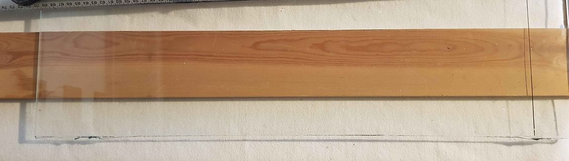 Holzbrett mit Lineal