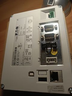 Rückseite eines Eaton Netzteil-Steuergeräts