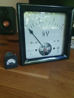 Analoge Hochspannungsanzeige und kleines Voltmeter