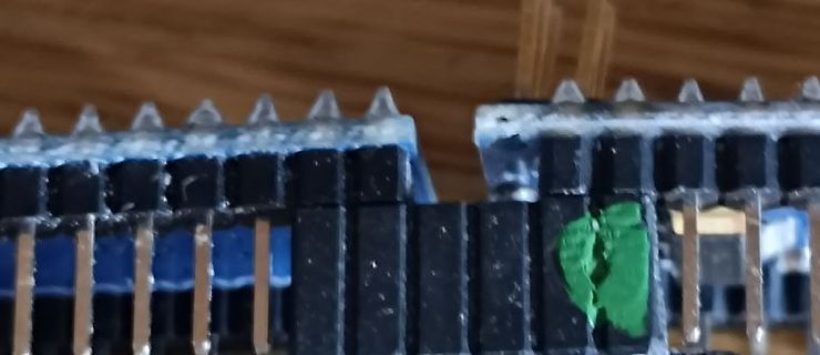 Nahaufnahme von Bauteilen auf einer Platine