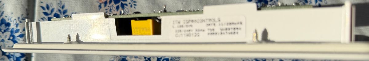 Typenschild eines ITW ISPRACONTROLS Geräts