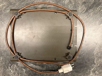 Gehäuse mit Kabel und Stecker