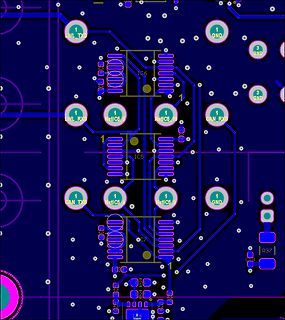 PCB-Layout Ausschnitt mit Leiterbahnen und Bauteilbezeichnungen