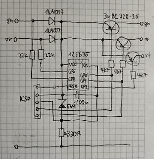 Handgezeichneter Schaltplan mit Mikrocontroller und Transistoren