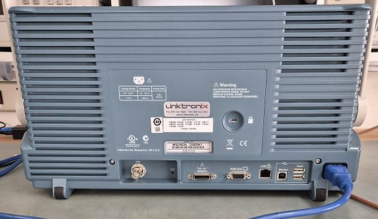 Rückseite eines Linktronix Oszilloskops