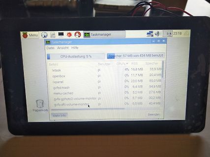 Abfotografierter Bildschirm eines Taskmanagers auf einem Raspberry Pi