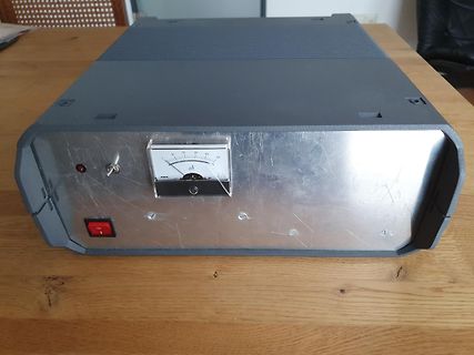 Strommessgerät mit Analoganzeige und Kippschalter