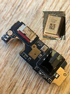 Foto einer Leiterplatte mit integriertem Display und Chip