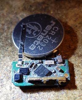 Leiterplatte mit Knopfzellenbatterie