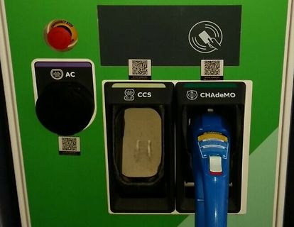 Nahaufnahme einer Elektroauto-Ladestation