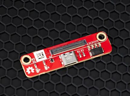rote Leiterplatte mit USB-C Anschluss