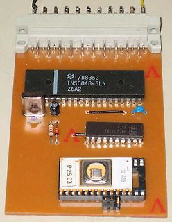 Leiterplatte mit integriertem IC und Steckverbinder