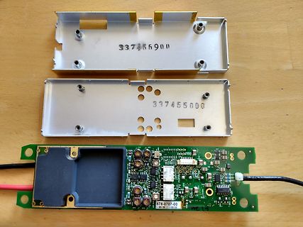 Leiterplatte und Metallgehäuse eines elektronischen Geräts