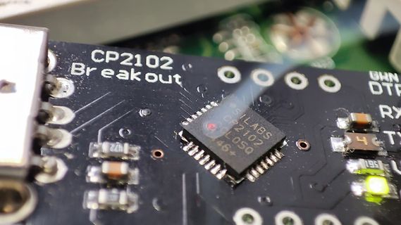 Nahaufnahme eines CP2102 Breakout Boards