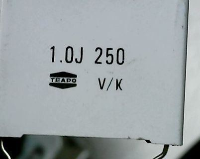 Nahaufnahme einer Bauteilbeschriftung