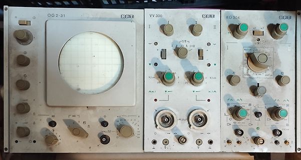Drei RFT Messgeräte, Oszilloskop und Signalgeneratoren