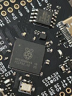 Nahaufnahme einer Raspberry Pi Pico 2 Leiterplatte