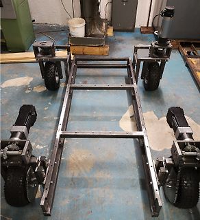 Metallrahmen eines fahrbaren Roboters mit vier Rädern