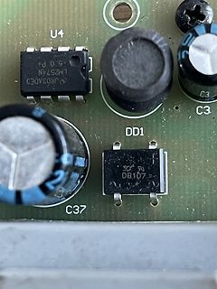 Nahaufnahme einer Leiterplatte mit elektronischen Bauteilen