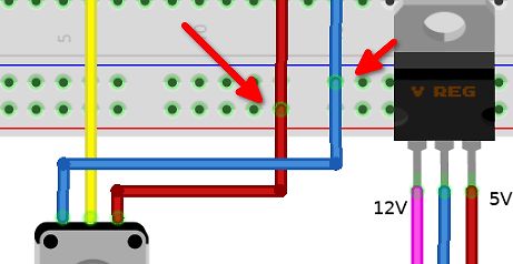 Verdrahtung eines Spannungsreglers auf einem Breadboard